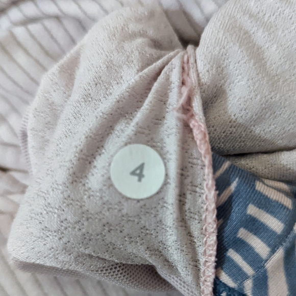 Lululemon athletica, pink and grey stripe, size 4 - Picture 4 of 6